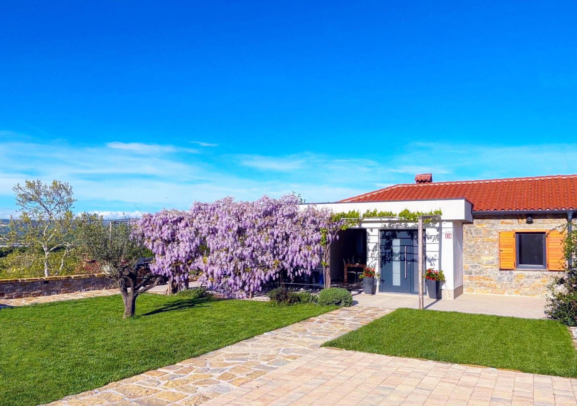 Casa Miranda - Family Comfort In A Quiet Area, Near The Sea, With Bbq And Free Parking Zgornje Skofije Exterior foto